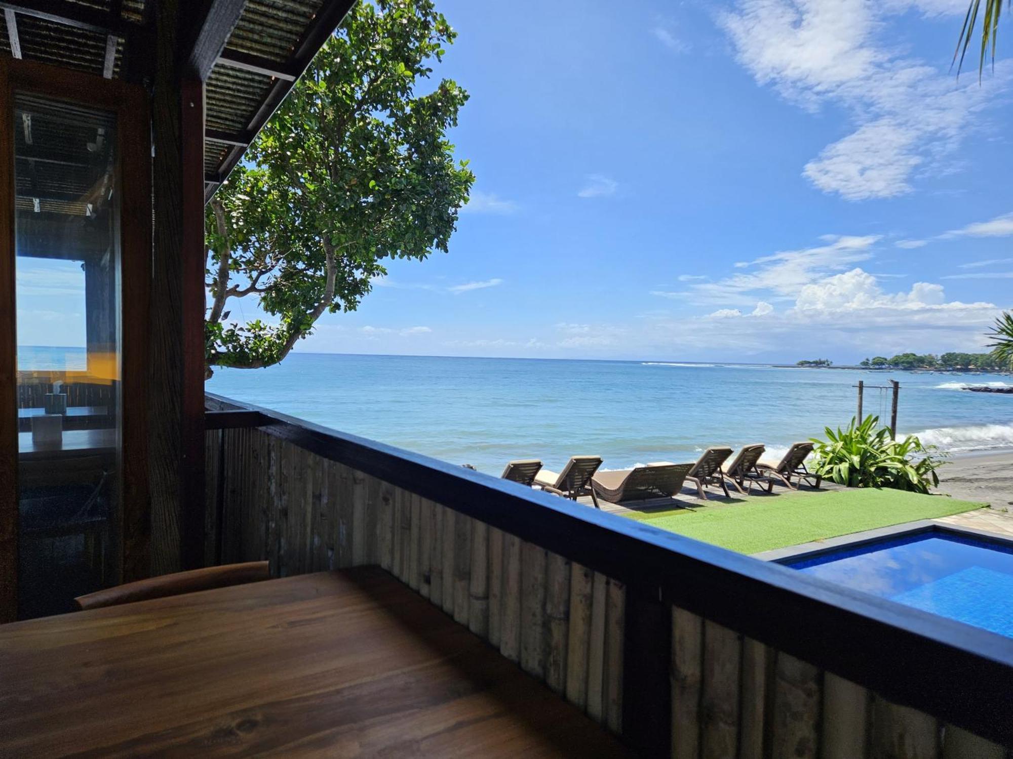 Готель Sunsethouse Lombok Mangsit Екстер'єр фото