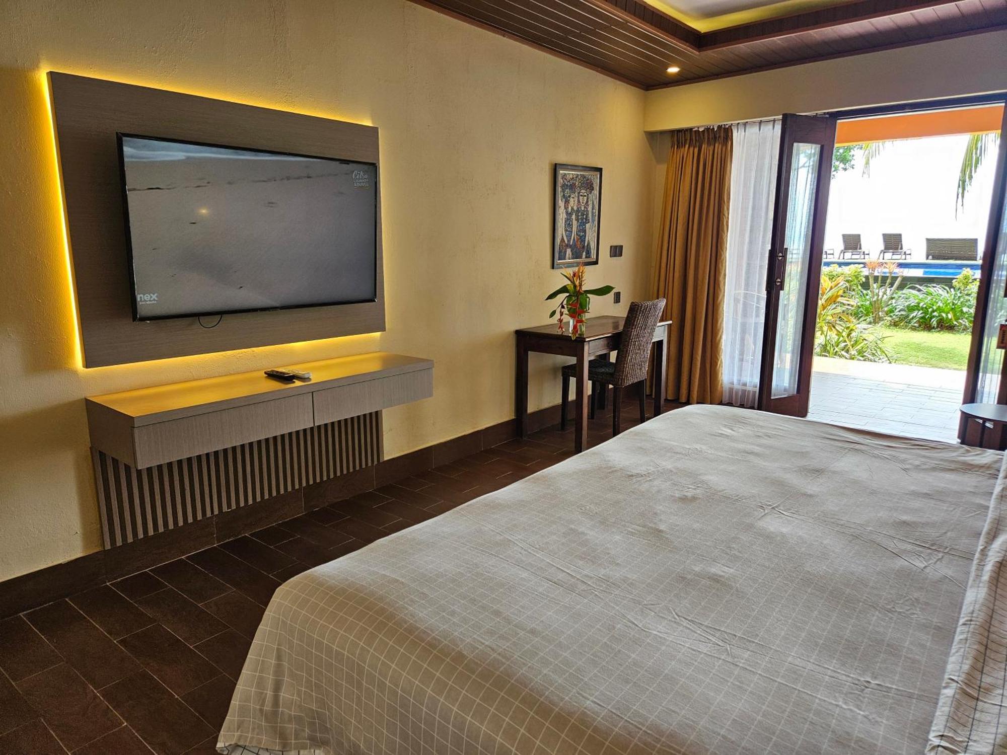 Готель Sunsethouse Lombok Mangsit Екстер'єр фото
