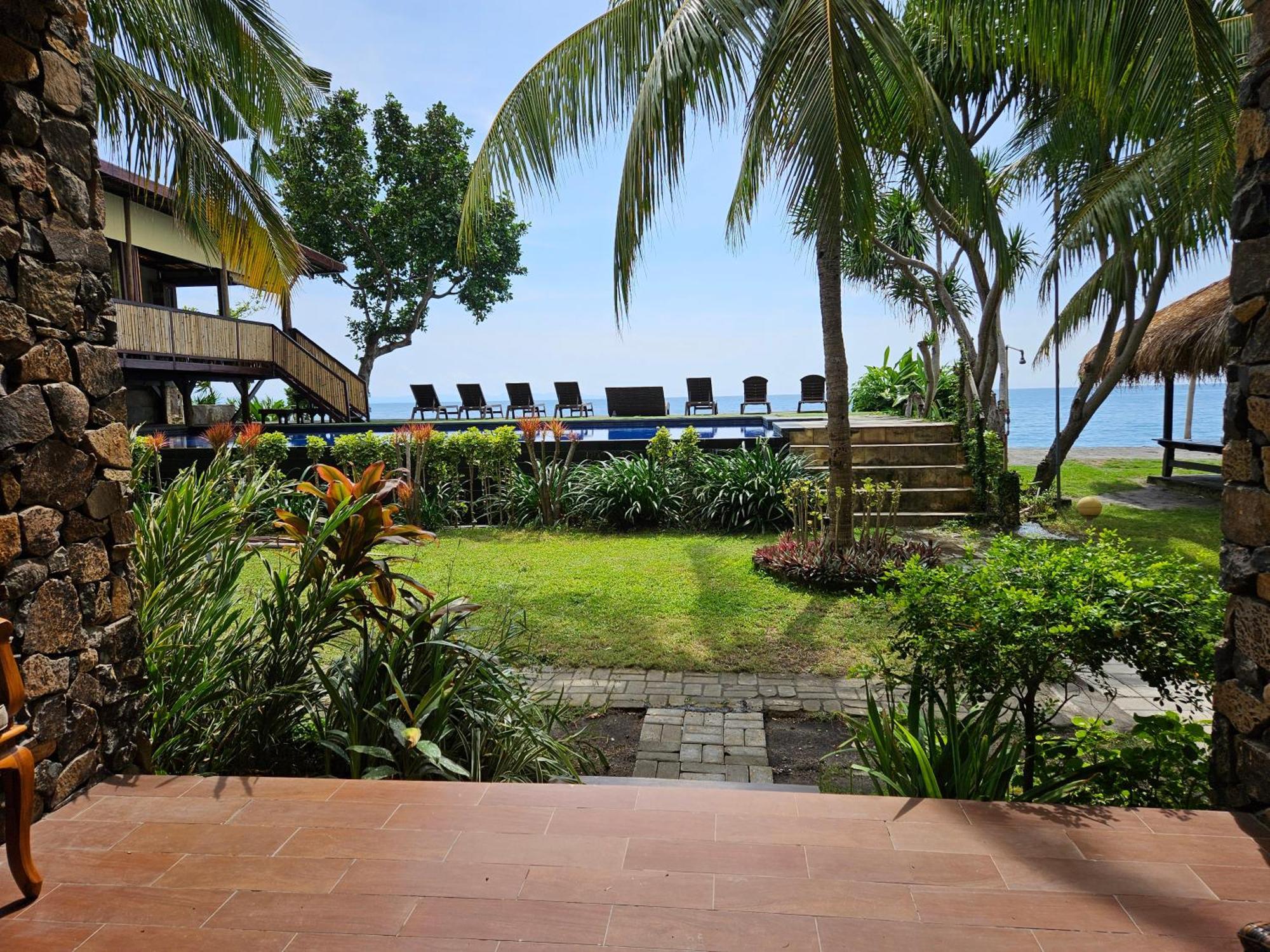 Готель Sunsethouse Lombok Mangsit Екстер'єр фото