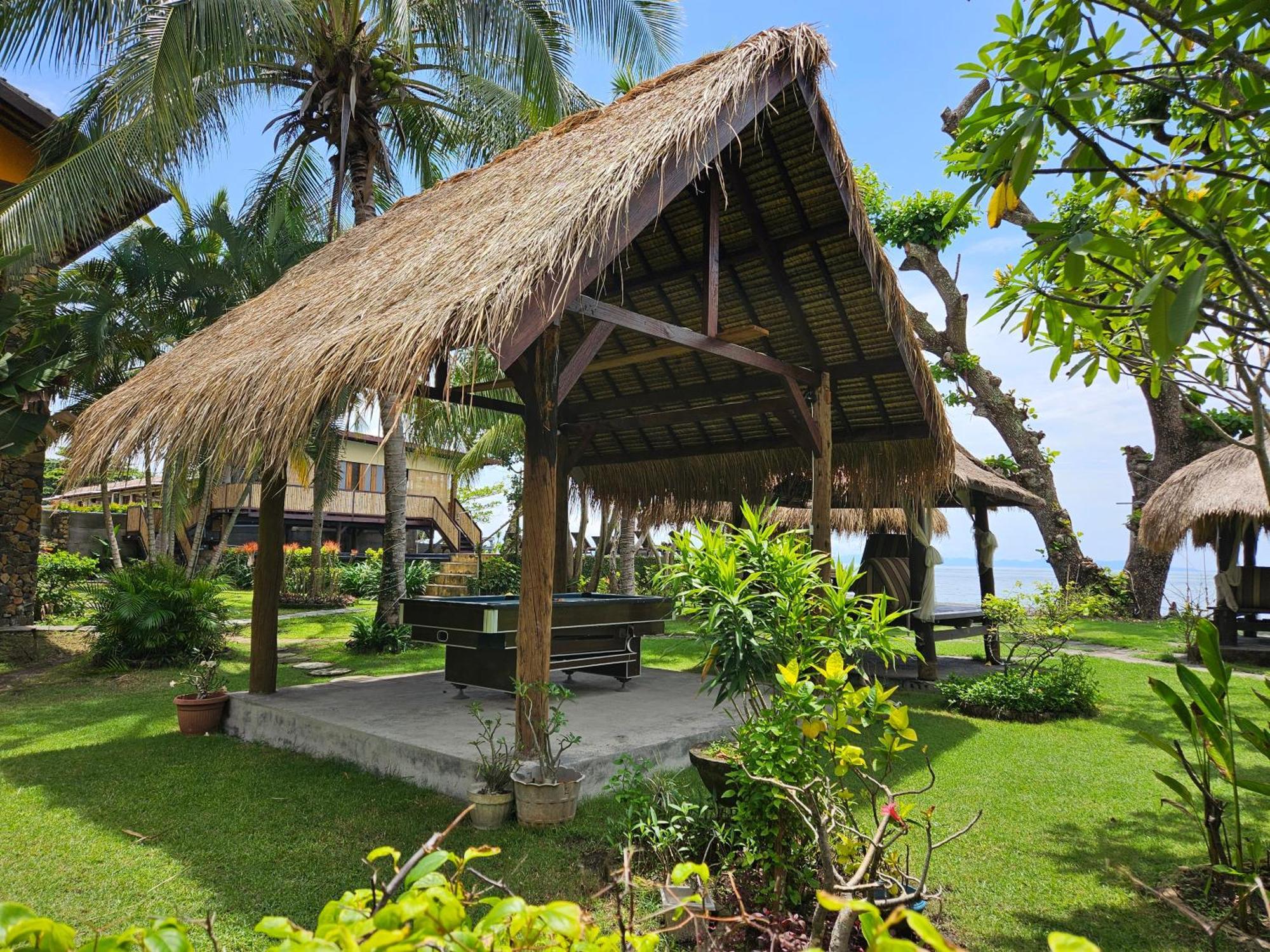 Готель Sunsethouse Lombok Mangsit Екстер'єр фото