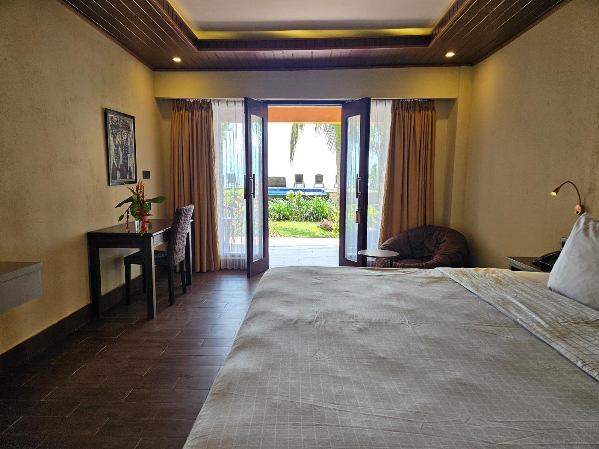 Готель Sunsethouse Lombok Mangsit Екстер'єр фото