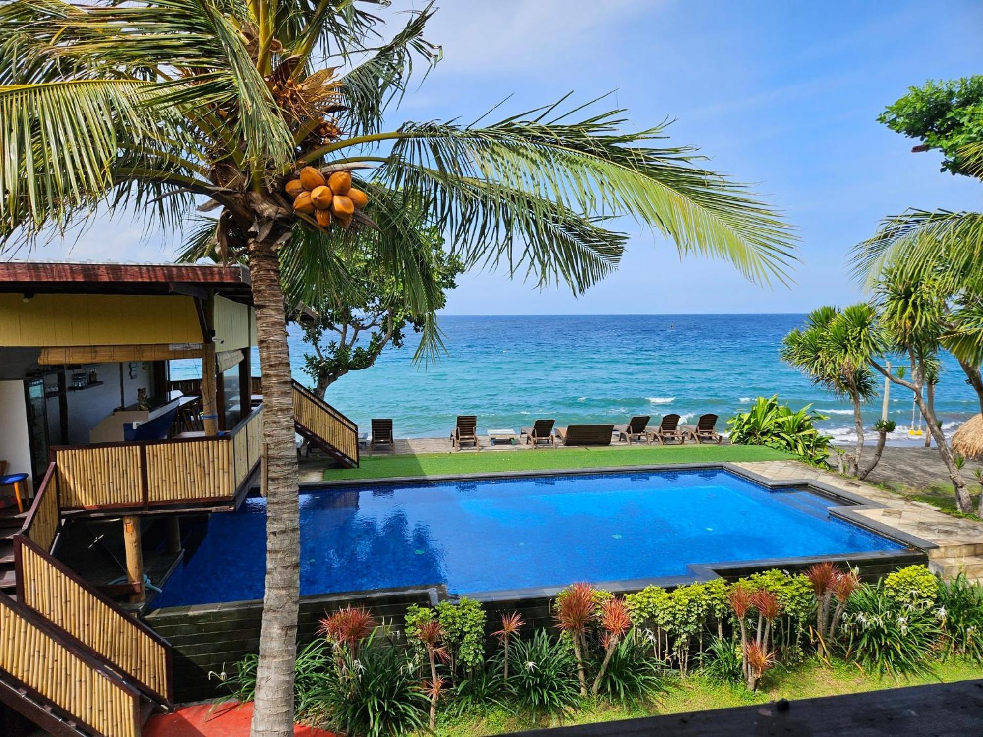 Готель Sunsethouse Lombok Mangsit Екстер'єр фото