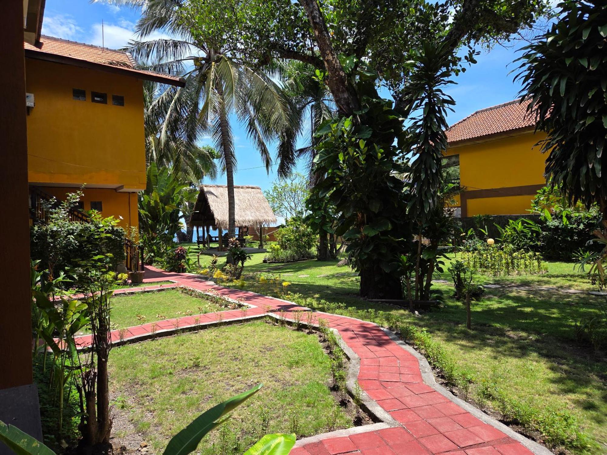 Готель Sunsethouse Lombok Mangsit Екстер'єр фото