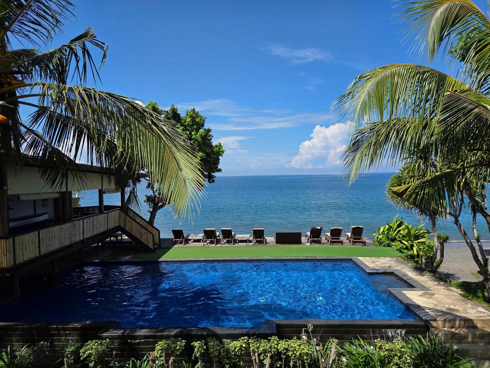 Готель Sunsethouse Lombok Mangsit Екстер'єр фото