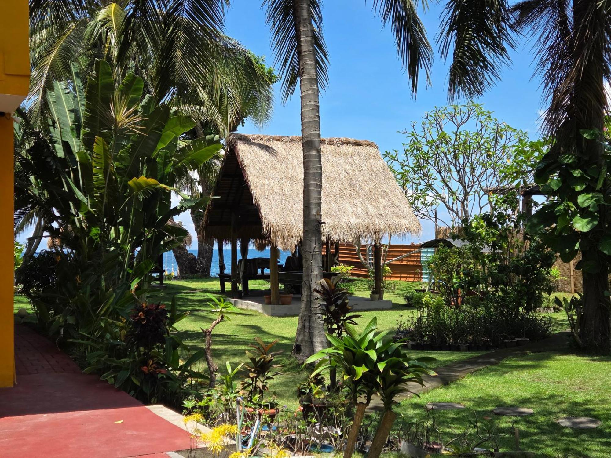 Готель Sunsethouse Lombok Mangsit Екстер'єр фото