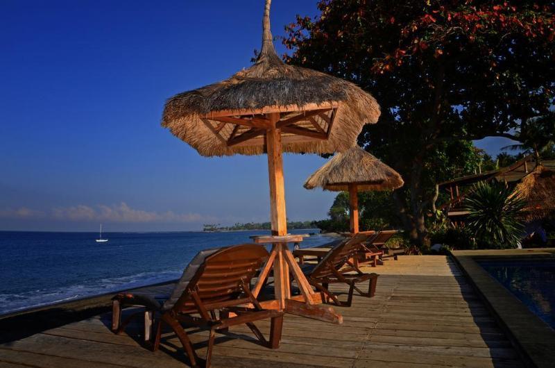 Готель Sunsethouse Lombok Mangsit Екстер'єр фото