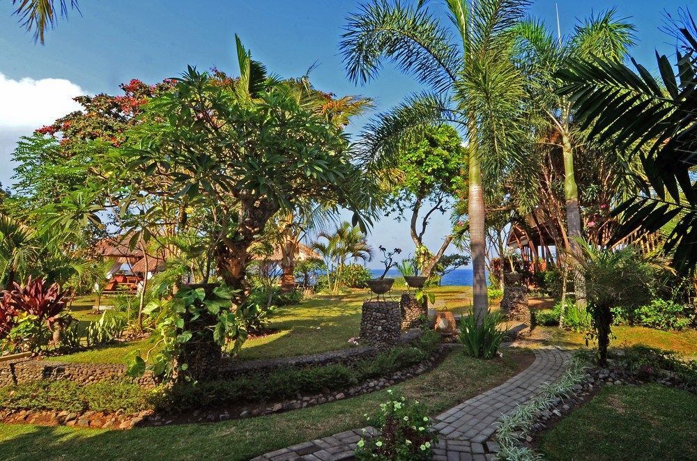Готель Sunsethouse Lombok Mangsit Екстер'єр фото